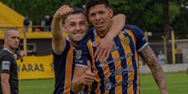 Con un gol agónico, Dock Sud ganó en Jáuregui y se ilusiona con entrar al Reducido