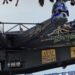 Susto en un parque de diversiones durante la Oktoberfest: un juego de 16 metros de alto dejó a los pasajeros colgando cabeza abajo