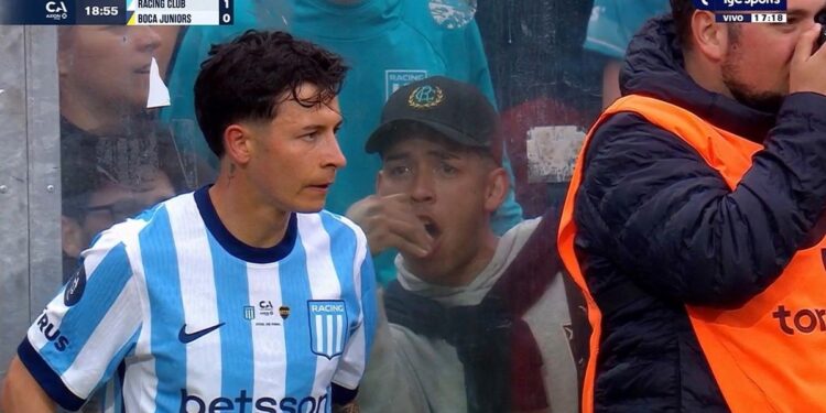 El gesto del hincha de Racing a Gastón Lodico que anticipó su gol olímpico a Boca