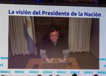 Ante empresarios, Milei dijo que en 2027 se va a elegir «el camino de la prosperidad o el de la decadencia»