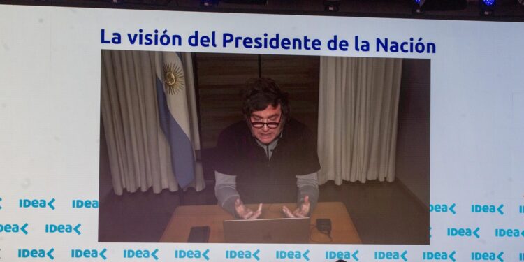 Ante empresarios, Milei dijo que en 2027 se va a elegir «el camino de la prosperidad o el de la decadencia»