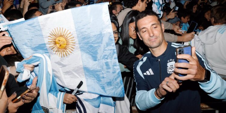 Scaloni, el eje de la renovación de la Selección