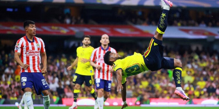 Con un golazo de chilena y un doblete, Miguel Borja amargó a Gabriel Milito