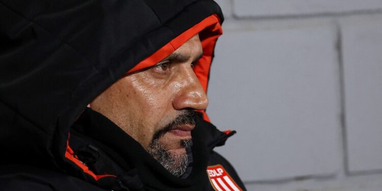 El cruce de Juan Sebastián Verón con un hincha tras la derrota ante Lanús: «Pasá por la sede y presentá tu lista»