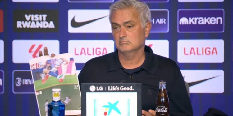 Mourinho mostró fotos y armó show tras las derrota en el clásico: «No quiero decir que estaba preparado…»
