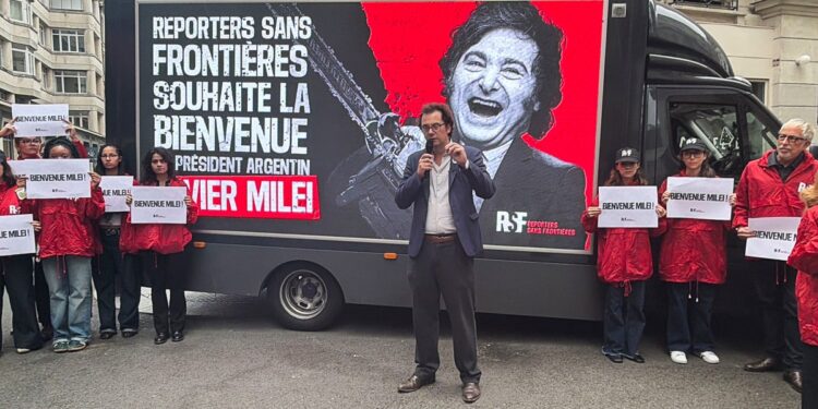 Argentinos en Francia protestarán contra Milei en París