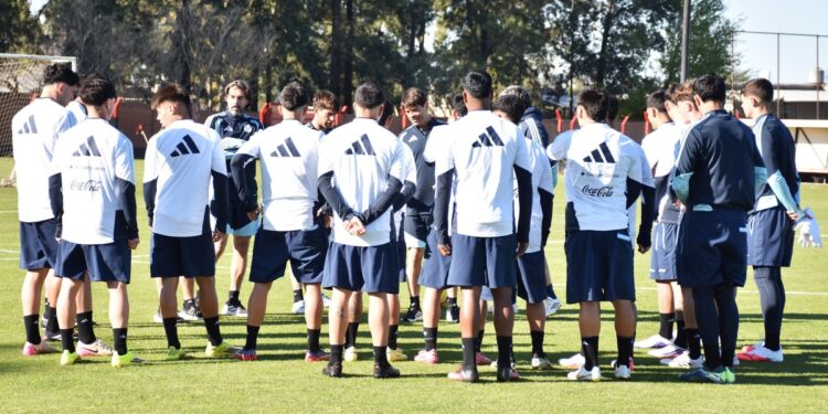 Argentina va por el oro y la revancha ante Paraguay en la final del Sudamericano Sub 19: probables formaciones
