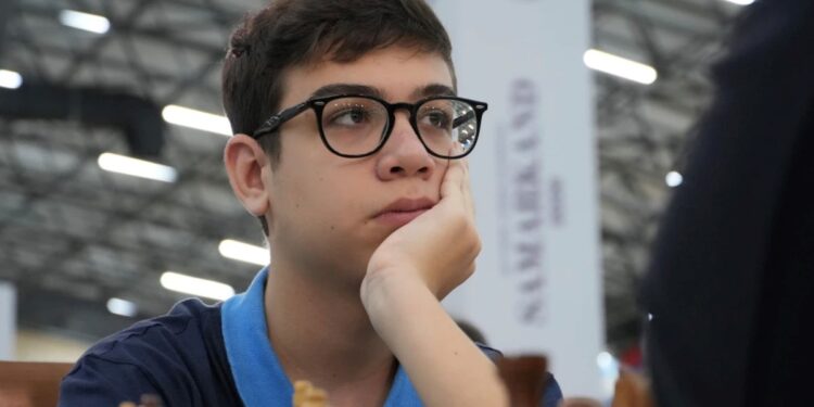 Faustino Oro sigue invicto y Argentina empató ante Singapur en la Olimpiada de Ajedrez