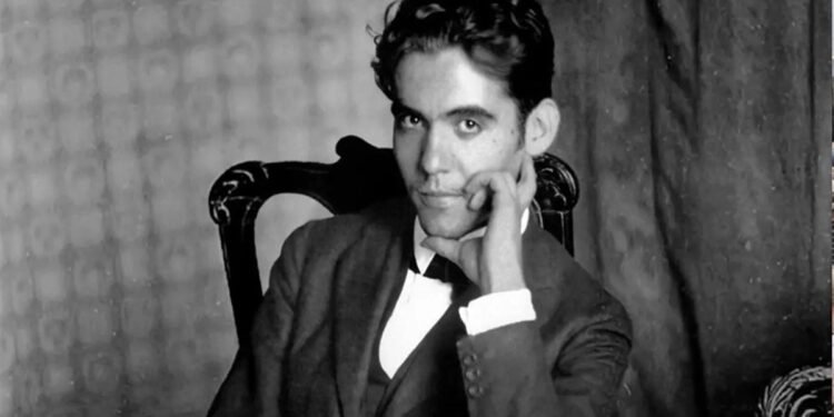 Federico García Lorca, poeta español, sobre el patriotismo: «Canto a España y la siento hasta la médula, pero antes que esto soy hombre del mundo y hermano de todos»