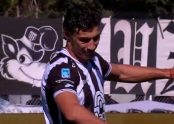 Video: la polémica roja a un jugador de Gimnasia de Mendoza ante Riestra