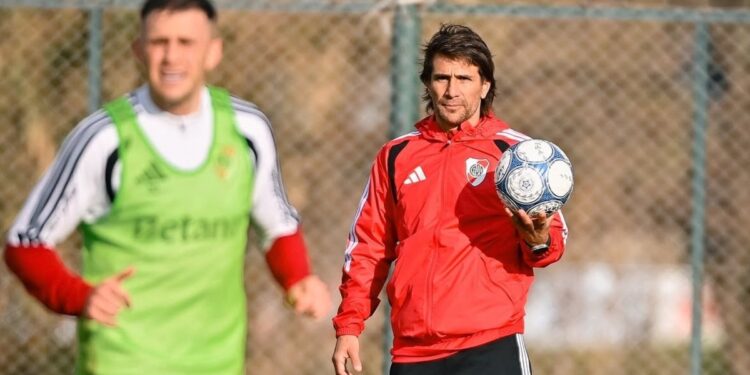 El plan de Ponzio con el plantel de River durante el parate por fecha FIFA