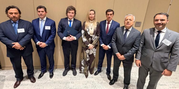 LOS GOBERNADORES VIAJAN CON MILEI A PARÍS PARA IMPULSAR INVERSIONES EN MINERÍA, ENERGÍA Y AGRO