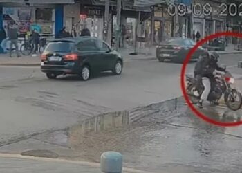 Detuvieron a un motochorro que intentó robar armado una joyería en el centro de William Morris