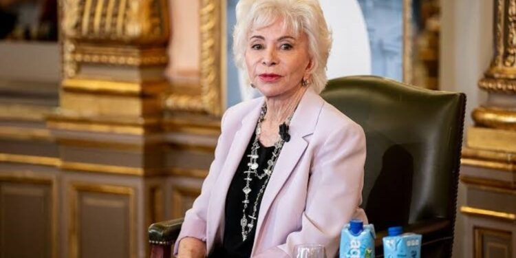 La reflexión de Isabel Allende que comparte Sonsoles Ónega sobre la generosidad: “Cuantas más cosas das y entregas, todo te llega de vuelta”