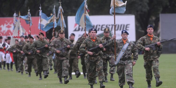Polémica en el Ejército: denuncian descuentos compulsivos a soldados por $ 1.000 millones para financiar revistas que no se distribuyen