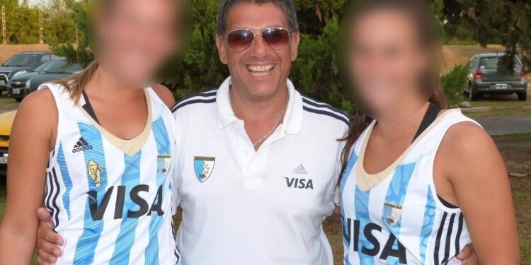 La perversa doble cara del DT de hockey que formaba a Leonas y cayó por abuso: «No seas tonta, lo que pasó anoche es lo que pasa entre nenas y nenes»