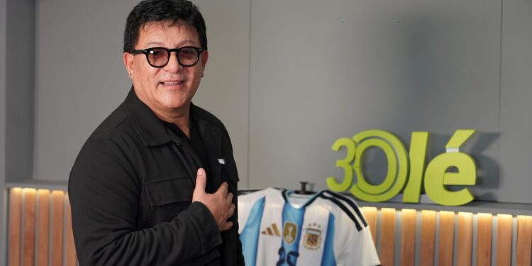 Sergio Torres con Olé: el fanatismo de Messi por su música, el vínculo con Maradona y el sueño de estar en la despedida del Diez