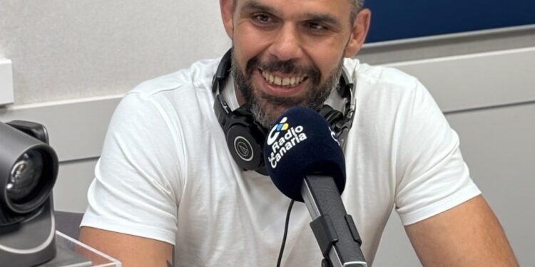 Alexis Santana, veterinario especializado en cardiología: “A veces la familia dice que hemos recetado al perro los mismos medicamentos que toma su abuelo; cuando la patología coincide, algunas técnicas también pueden ser similares”