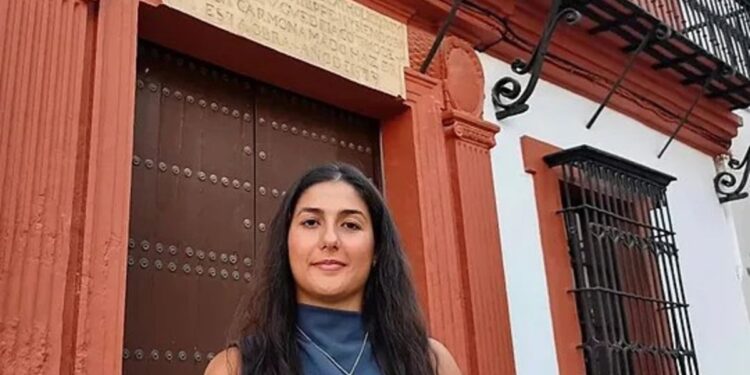 Julia Cejudo, notaria más joven de España a los 23 años: “Renuncié a las escapadas de fin de semana y a los viajes”