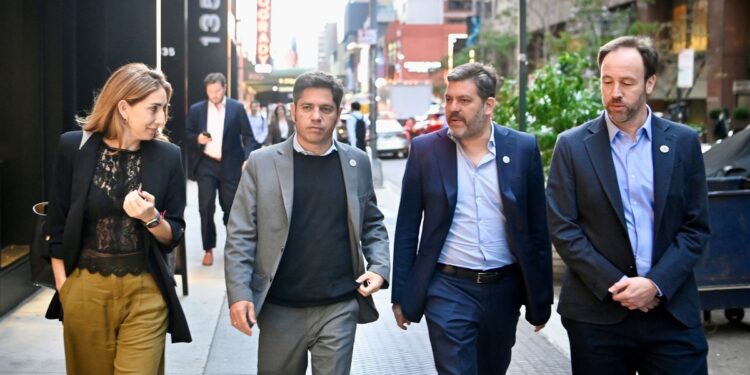 Kicillof en Nueva York: reuniones con fondos de inversión y empresarios, con críticas a Milei y al RIGI