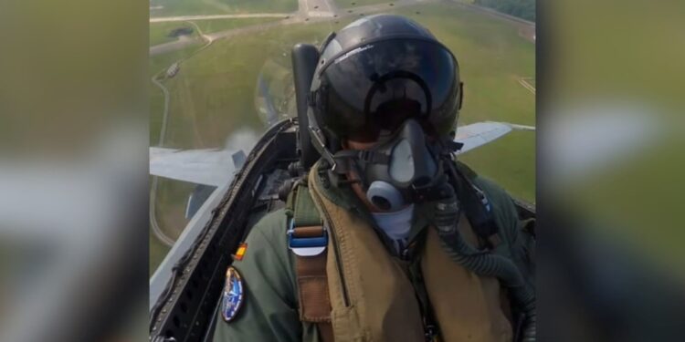 Antonio Mancebo, piloto de combate, sobre las fuerzas aéreas más poderosas del mundo: «Estados Unidos tiene una maquinaria bélica insuperable»