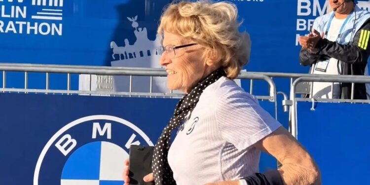 Ruth Richter, 88 años, completó la Maratón de Berlín y reveló su momento más difícil: “Me sentía fatal”