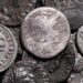 Un arqueólogo aficionado halló en Alemania el mayor tesoro de monedas romanas de plata