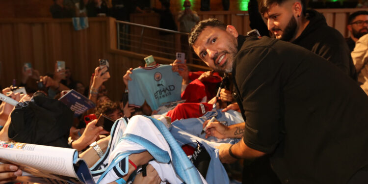 El Kun Agüero con Olé: el mensaje a Messi para su despedida, la curiosa charla de presentación con Leo y más…