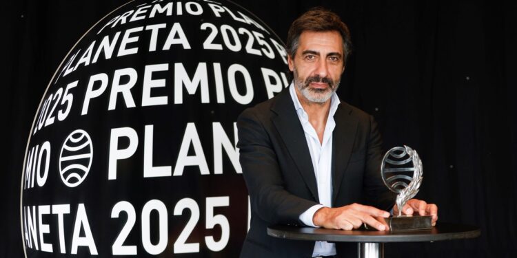 Juan del Val se despide del Premio Planeta con un fuerte mensaje hacia sus detractores: “Vuestra bilis no ha servido para nada”