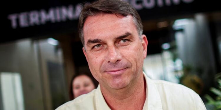 ELECCIONES 2026: Brasil: la Justicia le prohibió a Flávio Bolsonaro salir del país