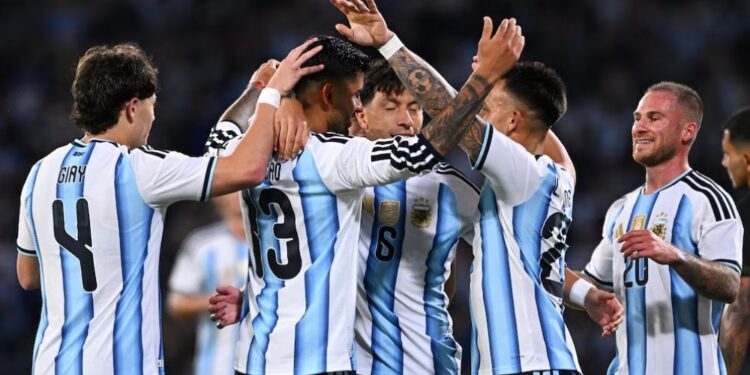 A LA ESPERA DE LA DESPEDIDA DE LIONEL MESSI: La renovada Selección Argentina goleó 4-0 a Bolivia en Córdoba