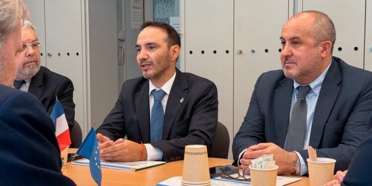 ARGENTINA WEEK EN PARÍS: Valdés busca financiamiento para obras energéticas en Corrientes