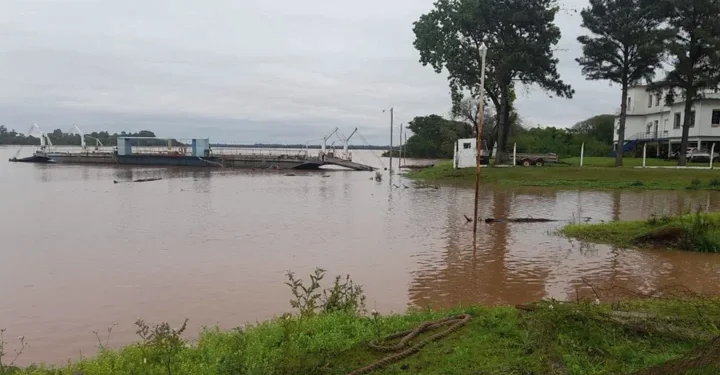 PASO ALVEAR – ITAQUÍ: SUSPENDEN EL CRUCE FRONTERIZO POR LA CRECIENTE DEL RÍO URUGUAY