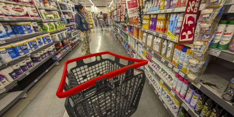 QUÉ ESPERAN LOS ESPECIALISTAS: El Indec publica este martes el dato de inflación de septiembre
