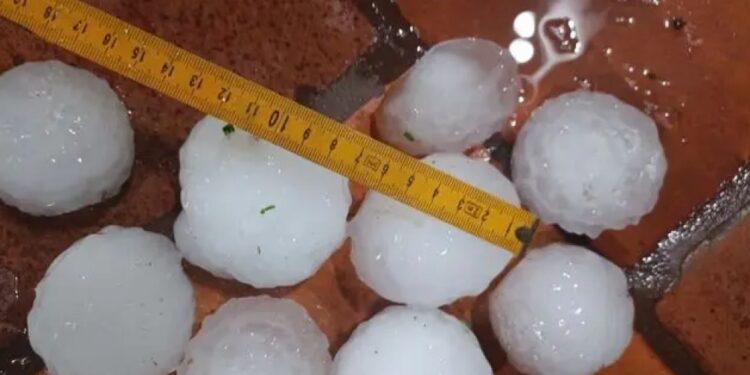 FENÓMENO CLIMÁTICO: Fuerte temporal en Paraguay: cayó granizo de gran tamaño y provocó destrozos