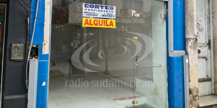 CORRIENTES CAPITAL : Ya no es lo que era: Peatonal Junín entre locales vacíos y carteles de alquiler