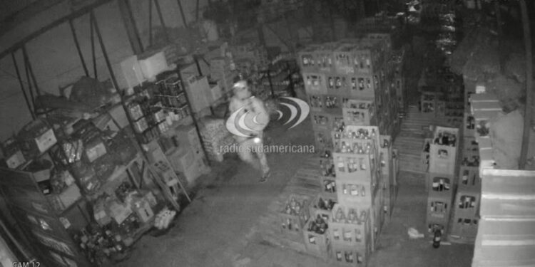 CORRIENTES CAPITAL: Robo a mayorista: los ladrones utilizaron handies con frecuencia policial