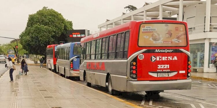 CORRIENTES CAPITAL: Choferes de colectivos irían al paro si no cobran antes del mediodía