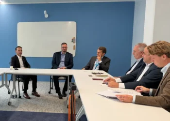 EL GOBERNADOR MANTUVO REUNIONES EN PARÍS PARA ATRAER NUEVAS INVERSIONES A CORRIENTES