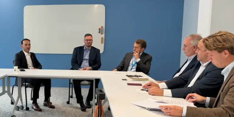 EL GOBERNADOR MANTUVO REUNIONES EN PARÍS PARA ATRAER NUEVAS INVERSIONES A CORRIENTES