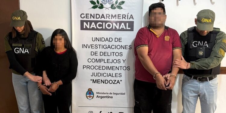Detuvieron en Aeroparque a una pareja de bolivianos con 199 cápsulas de cocaína: integraban una red que traficaba droga a la Patagonia