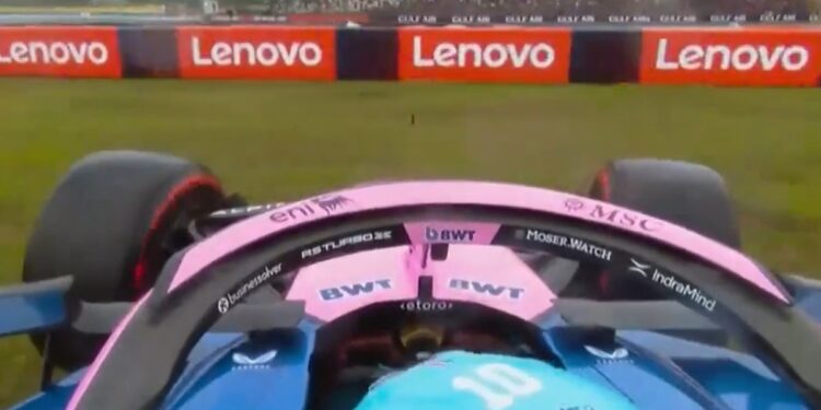Video: Gasly se despistó con la carrera detenida