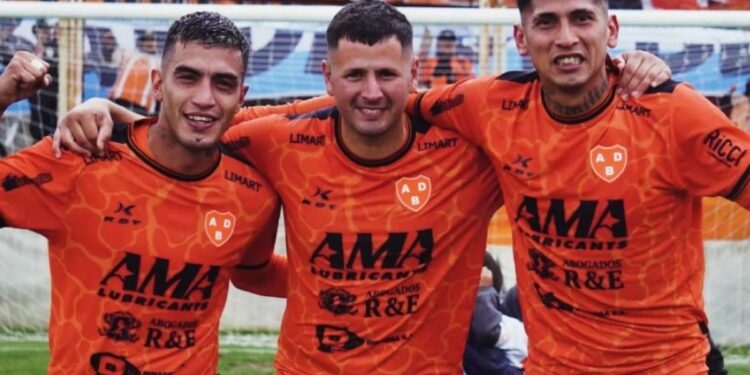Jugó en Independiente y Racing y metió a Berazategui en la final de la Primera C