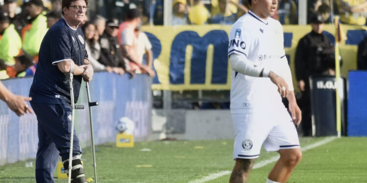 Alfredo Berti tras la abultada derrota ante Rosario Central: «Seguimos con la aspiración de lograr el campeonato»