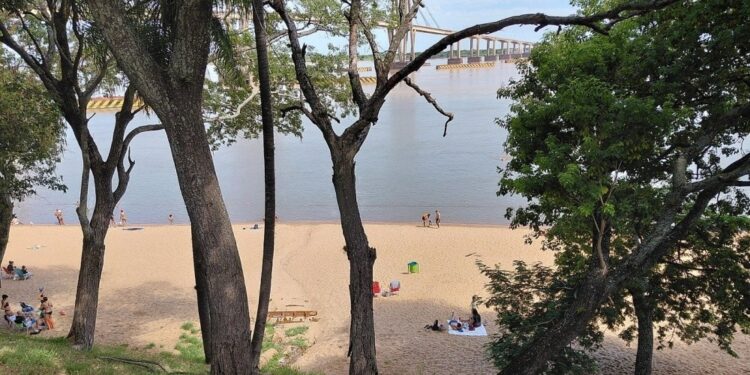CORRIENTES : Prohíben el acceso a playa Malvinas I y II por la crecida del Paraná