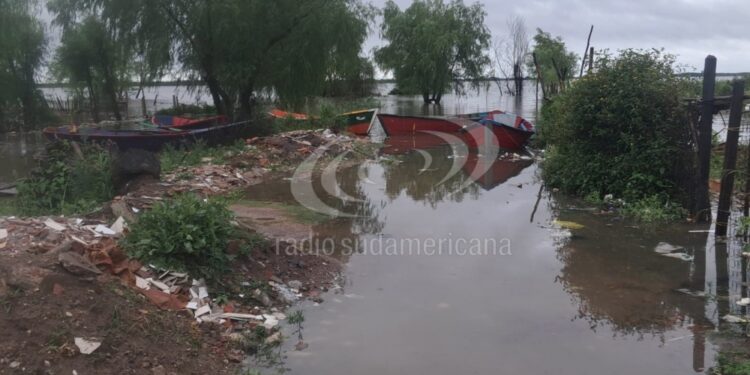 EN LA CIUDAD DE CORRIENTES: Capital: el Paraná crece y el agua avanza sobre zonas ribereñas