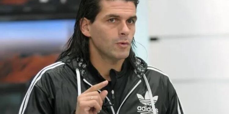 BOMBA EN EL FÚTBOL: Acusan a Mancuso de vender títulos truchos de director técnico a estrellas sudamericanas