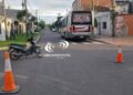 BARRIO VÍCTOR COLAS: Motociclista circulaba en contramano y chocó contra un colectivo