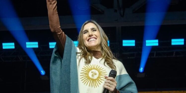 HECHO EN CATAMARCA: La historia del poncho que la Sole usó en la despedida de Messi
