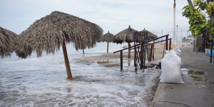EN VIVO| Clima en México hoy domingo 11 de octubre: huracán Simón se ubica a 70 km de Playa Pérula, Jalisco y mantiene avance paralelo a las costas